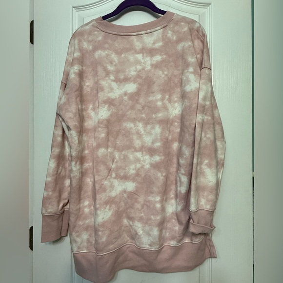 Old Navy Women’s Oversize Sweatshirt - Picture 2 of 9